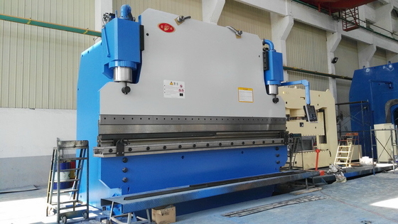500T Güçlü CNC Hidrolik Baskı Frenleri Metal Üretiminde Kullanılıyor, Otomotiv Fabrikaları