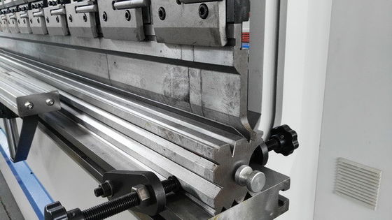 satın al Yüksek Mukavemetli 30 Derece keskin Delme 125T Abkant Pres Aleti 42CrMo Malzeme Dövme online manufacture