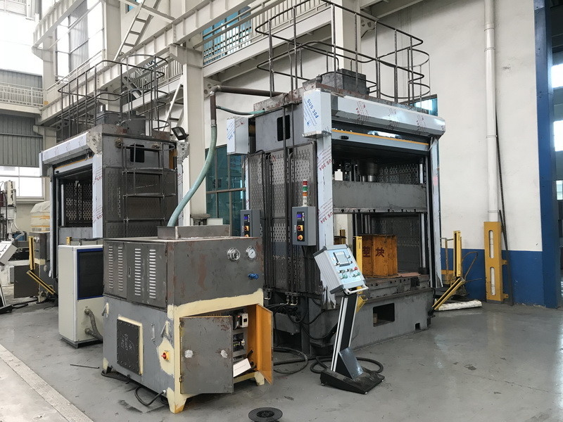 Servo Sürücü CNC Hidrolik Pres Ünitesi 2m Uzun T Tipi Yuvalı Çalışma Tezgahı