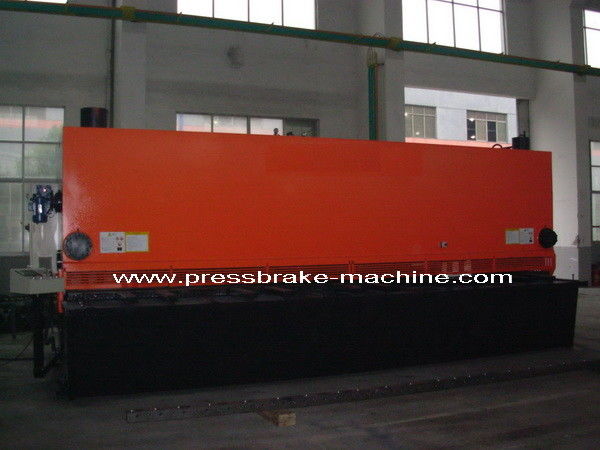 NC sistemi ile Motorlu Kesme Metal Hidrolik CNC Giyotin Kesme Makinesi