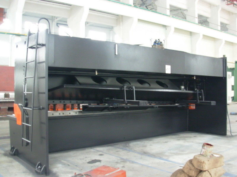 NC sistemi ile Motorlu Kesme Metal Hidrolik CNC Giyotin Kesme Makinesi