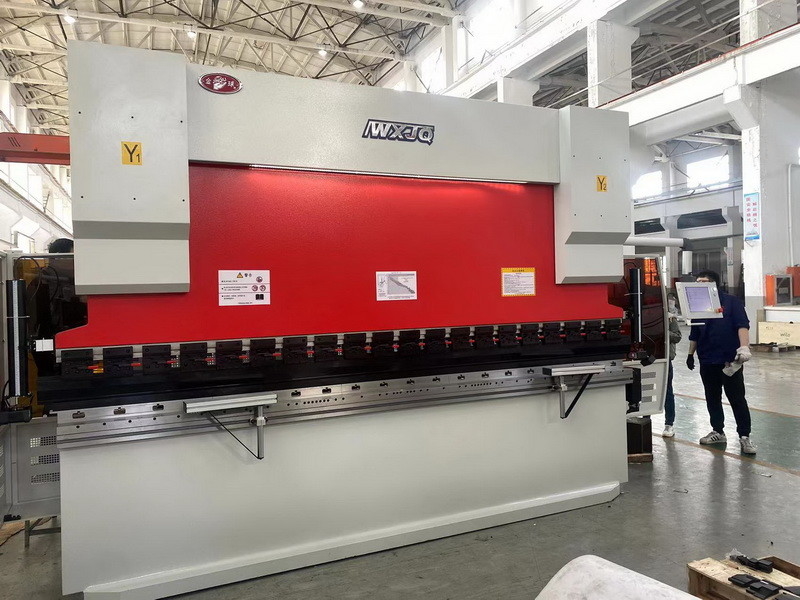 135T Mekanik CNC Hidrolik Pres Fren Makinesi 3200mm Eğme Uzunluğu