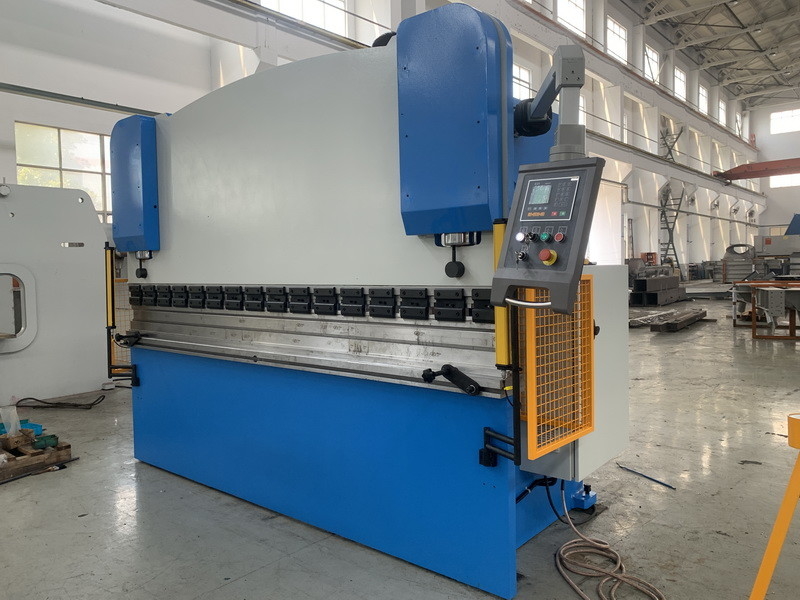 125T WE67Y Hidrolik Baskı Fren Eğme Kapasitesi 130T Metal Yaprak Formasyon Makinesi