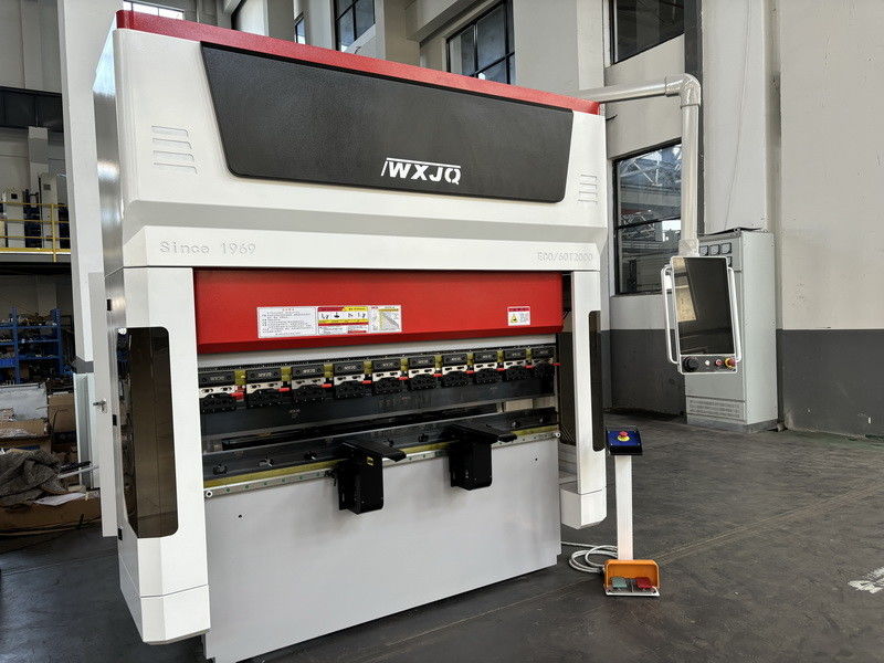 Yeni Tip 60T CNC Servo Abkant Pres 2m Uzunluk Çalışma Tezgahı 2.5mm Paslanmaz Çelik Bükme