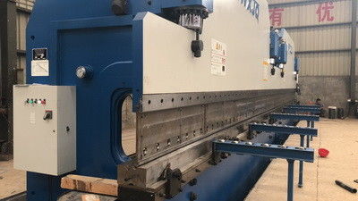 Otomatik CNC Tandem Pres Fren 3000 Ton Masa Uzunluğu 12000mm Eğim 20mm Yaprak