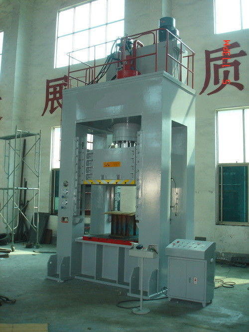 Otomatik 4 Sütun Tipi Hidrolik Pres Makinesi 315 Ton PLC Kontrolü