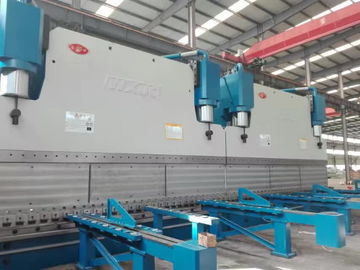 Otomatik 1300T CNC Tandem Hidrolik Baskı Fren 415V/50Hz Eğme Uzunluğu 20 Metre